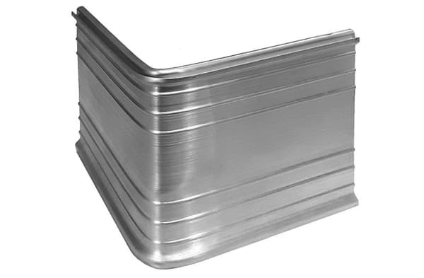 Kulma 90 astetta erittäin vahvalle alumiinille Alennusreuna 24cm