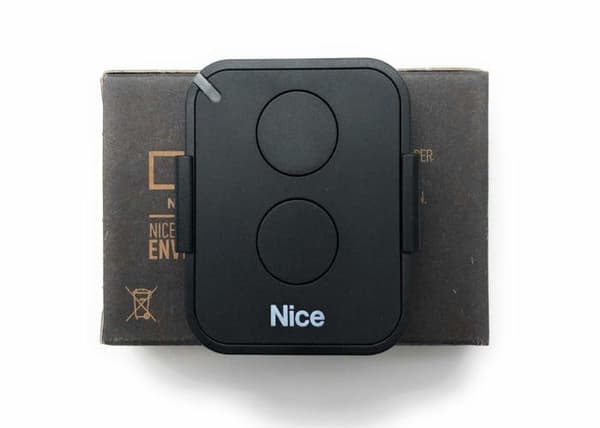 Nice - FLO2RE - Fjärrkontroll/Avsändare, 2 kanaler, frekvens 433,92 MHz Rolling Code!!!