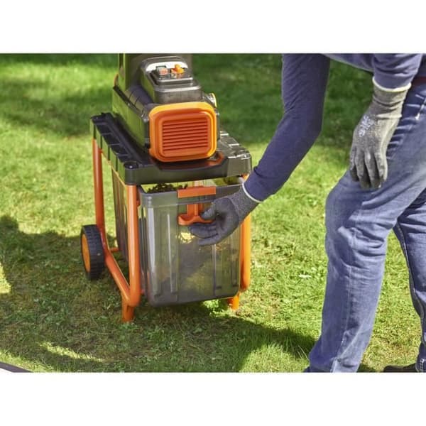 BLACK+DECKER BEGAS5800-QS Växtförstörare - Slipkapacitet 45 mm - 45 L uppsamlingsfack