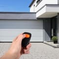Miniatyrbillede 3 af 6: 2-kanals fjernbetjening - SCS SENTINEL - SimplyControl - Orange, rækkevidde 40 m, frekvens 433,92 MHz, CR2032 lithiumbatteri medfølger