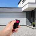 Miniatyrbillede 3 af 6: 2-kanals fjernbetjening - SCS SENTINEL - SimplyControl - Fuchsia, rækkevidde 40m, frekvens 433,92 MHz, CR2032 lithiumbatteri inkluderet
