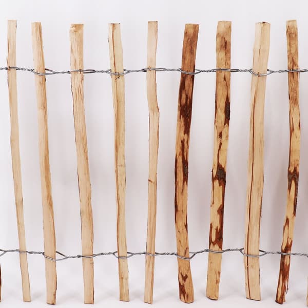 15 m Pikettiaita 50 cm korkea Sälesarjan leveys 4-6 cm Puutarha-aita Kastanja aita hasselpähkinästä Puuaita
