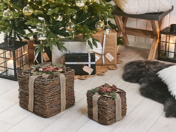 Set med 2 dekorativa presentförpackningar Röd Trä Julpynt Olika storlekar Rustik design