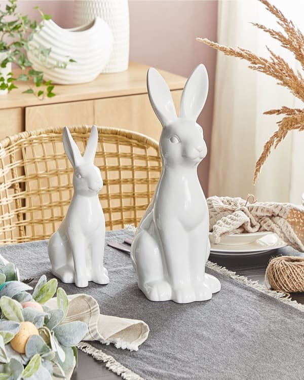 Koriste-esine valkoinen keraaminen jänis 39 cm korkea pöydälle moderni tyyli