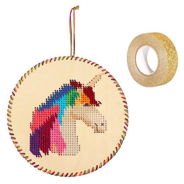 Kollihållare i trä för broderi med en enhörningshuvud + guldglittermaskeringstejp 5 m