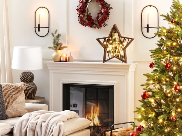 Dekorativ Figur Julstjärna Mörk Furuträ 46 cm med Tallkottar LED-ljus Rustik Boho Design