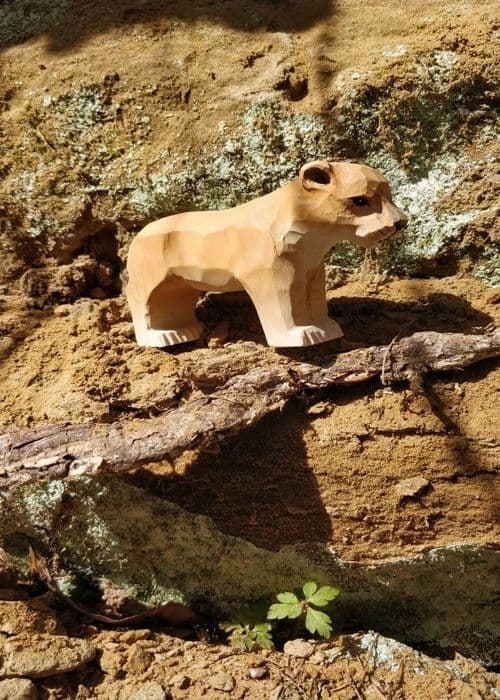 Wudimals - Lion Cub Figurine i trä - K-PLAY