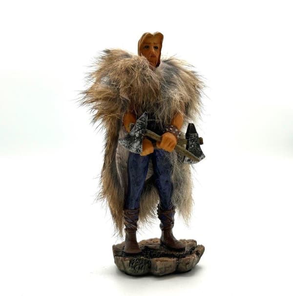 Viking Krigare med yxor Pälsklädd