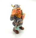 Miniatyrbild 2 av 4: Vikingfigur med Ölmugg och Vinflaska