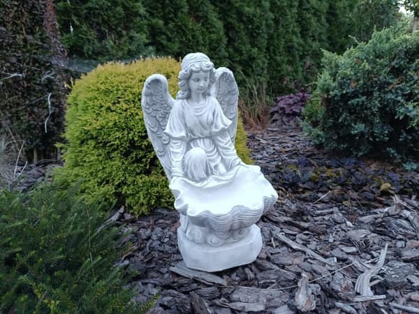 Ängelfigur med utsträckta vingar i arkitektonisk betong 44cm