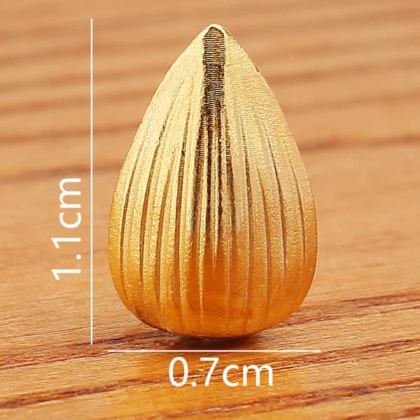 INF 10 kpl:n setti realistisia kultaharkkojäljitelmiä, miniatyyrikultaharkkokoristeita