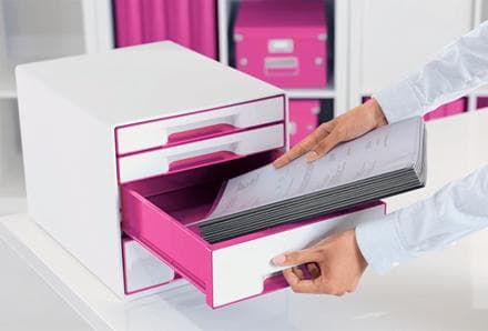 Leitz WOW Cube piedestal med 4 skuffer - Opbevaring med rum - Til kontor og hjemmearbejde - Ideel til hjemmekontor - Hvid/Pink