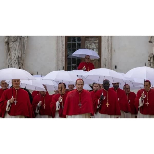Conclave DVD - Film om Vatikanstaten med Ralph Fiennes och Stanley Tucci