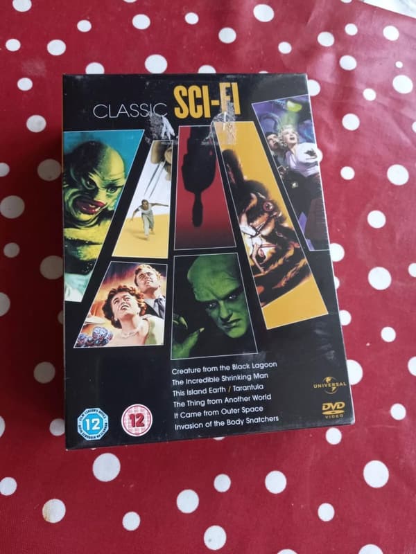 Classic Sci-Fi Collection [DVD] - 7 MOVIE BOX SET - Region 2 (Brand New)