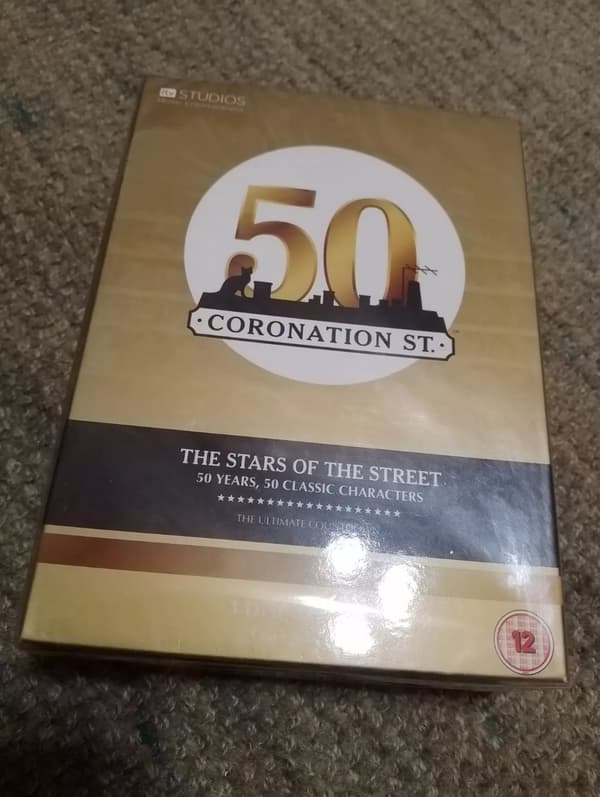 CORONATION ST THE STARS OF THE STREET 50 YEARS 50 CHARACTERS 3 DISC BOX SET DVD Region 2 (Brand New)