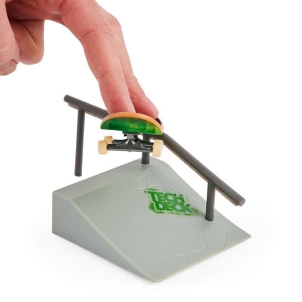 Finger Skate - Tech Deck Pack Versus 2 Gripbräda - 6061574 - Med 2 autentiska Mini Skate &amp; 4 samlarkort - Slumpmässig modell