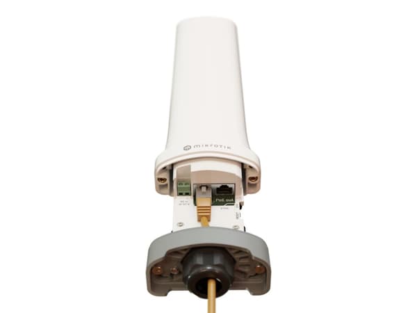 MikroTik CME - Gateway - 100Mb LAN - Wi-Fi - 2.4 GHz - LTE B1/B2/B3/B4/B5/B8/B12/B13/B18/B19/B20/B25/B26/B27/B28/B66/B71 - stangmonterbar