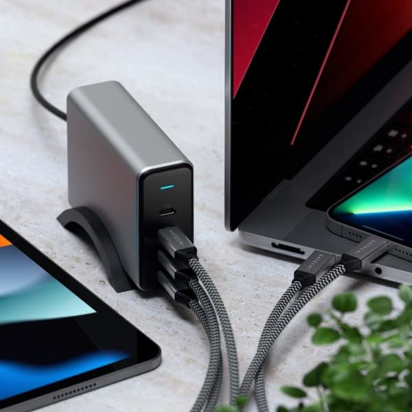 Satechi 165W GaN PD oplader 4-port USB-C strømforsyning