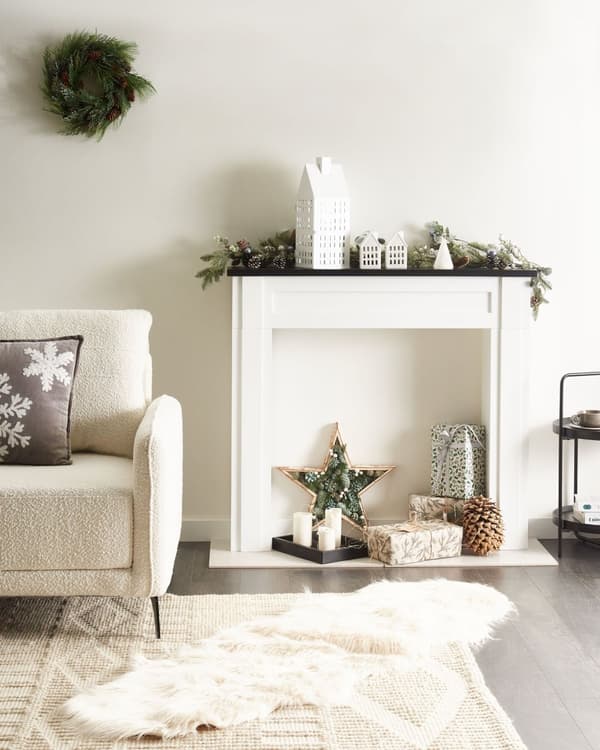 Peishylle Hvit MDF 110 x 22 x 100 cm Svart topp Klassisk stil Peis Stue Interiør