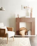 Miniatyrbilde 4 av 9: Peishylle Lyst tre MDF 110 x 23 x 100 cm Vertikal utsmykking Minimalistisk og moderne stil Peis Stue Interiør
