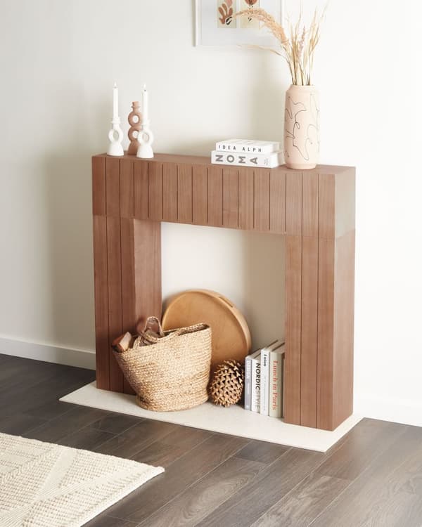 Peishylle Lyst tre MDF 110 x 23 x 100 cm Vertikal utsmykking Minimalistisk og moderne stil Peis Stue Interiør