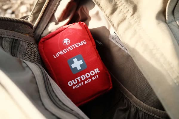 LIFESYSTEMS OUTDOOR FIRST AID KIT,  första hjälpen kit