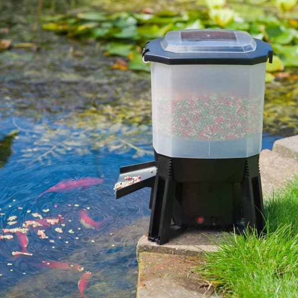 Ubbink Fiskmatare soldriven 6 L