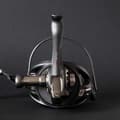 Pikkukuva 6 / 6: Cinnetic Surfcasting-kela Sky Line Crb4 Ds Hopeinen 7000