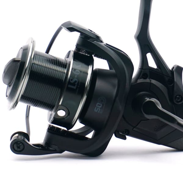 Okuma Carp LS-6K Baitfeeder 6000 VAPAA NOPEUS -kela, 6 LAAKERIA | LS-6K