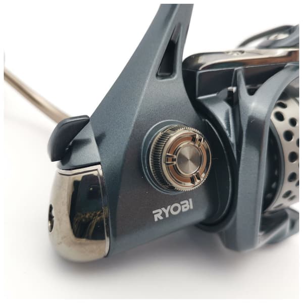 Ryobi Ecusima 2000 -kela heittokalastukseen