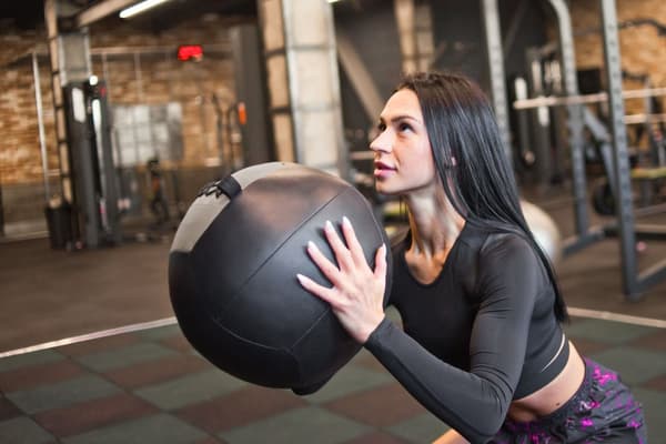 Lääkepallo harjoituksiin 8 kg REBEL ACTIVE