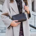 Miniatyrbild 9 av 10: Aarni Crossbody Bag, svart, silverfärgad dragkedja