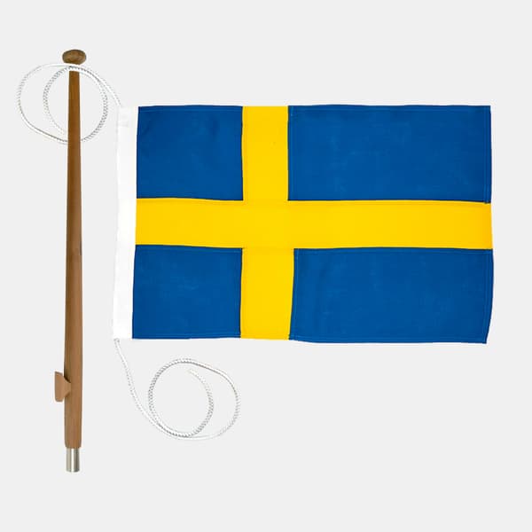 Flaggpaket med båtflagga Adela Royal, Sverige, bomullsliknande polyester (230 g / m²), 120 x 75 cm + flaggstång Ø25 mm, 120 cm i teak