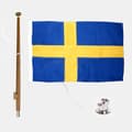 Miniatyrbild 1 av 7: Flaggpaket med båtflagga Adela Original, Sverige, marinpolyester (170 g / m²), 90 x 56 cm + flaggstång 90 cm i teak + flaggstångsfäste rostfritt stål
