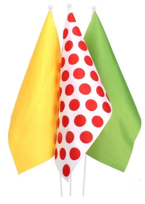 P'TIT Clown re23880 - Set med 3 gula, gröna och vita flaggor med röda prickar