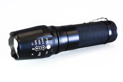 Kraftig LED ficklampa med Zoom 1200 Lumen
