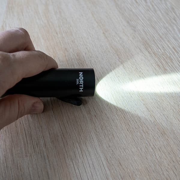 NORTH Taskulamppu 200 Lumen Musta Aluminium 2W 3450Mah