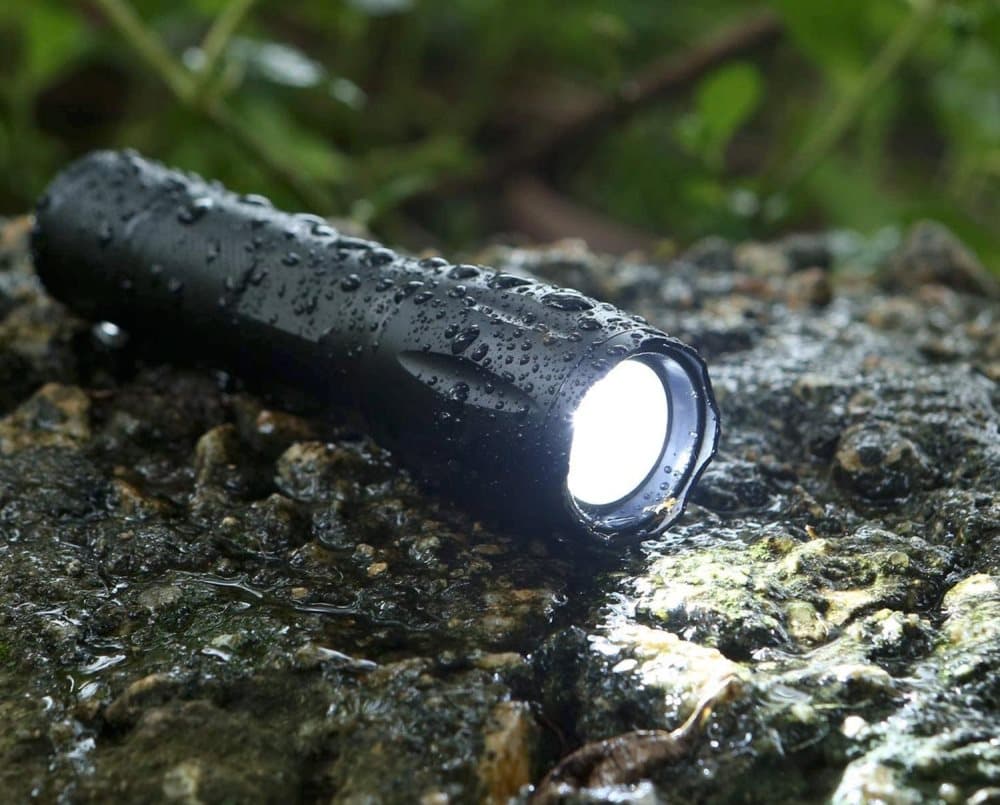 Ficklampa Torcia LED - Batteri ingår!
