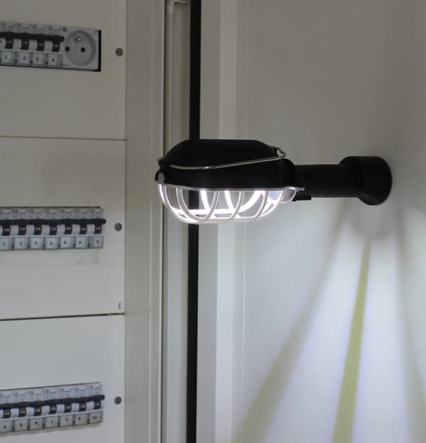 Genius Ideas GI-084440 Erittäin kirkas LED-taskulamppu