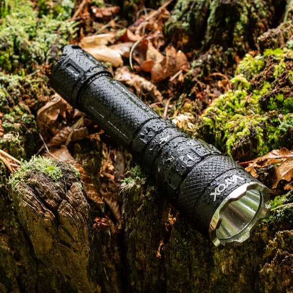 Taktisk ficklampa med 3 färger SST40 1500lm Pro Series VA0099 Vayox