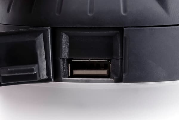 Black Diamond Apollo Paristokäyttöinen retkeilylyhty USB-portti
