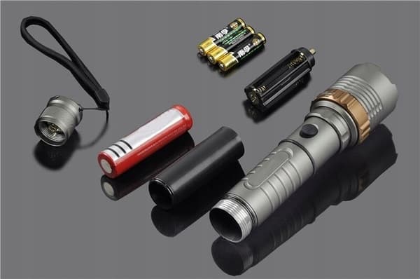 ERITTÄIN TEHOKAS CREE XHP70 LED Tactical Taskulamppu 1km