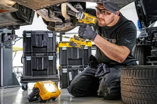 DeWALT DCL077 LED-lamppu 18V / 12V XR 2000 LM