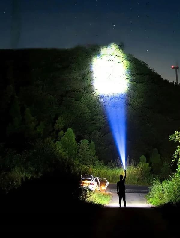 TEHOKAS TASKULAMPPU 6x LED AKULLA 1200mAh TAKTISET KÄDESSÄ PIdettävä HAKULAMPPU