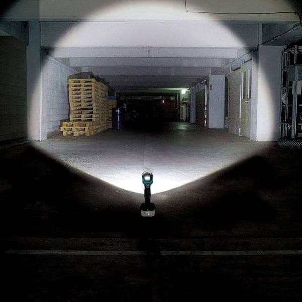 Lampa - MAKITA - DEADML808 - 14,4 / 18 V - Li-Ion - Zoomfunktion och hängkrok