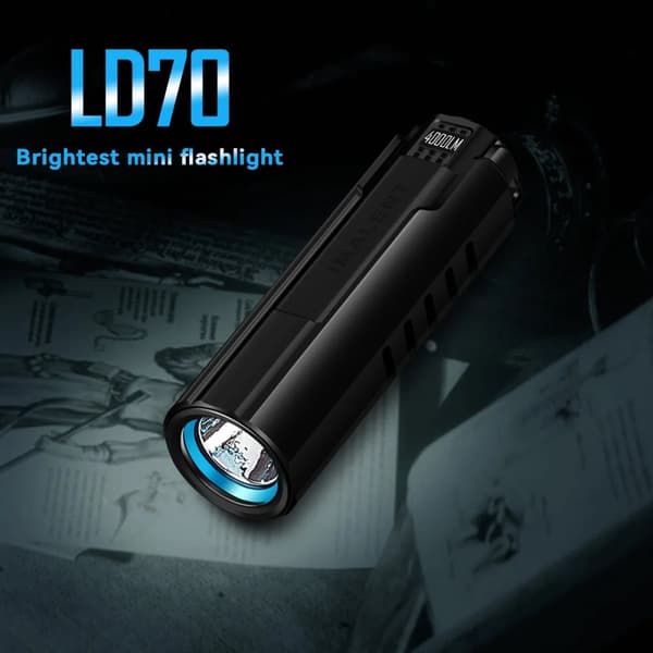 Kirkas Mini Taskulamppu, 4000 Lumenia, Säädettävä Fokus, USB-ladattava,Kylmä Valkoinen, musta