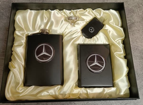 Lahjapakkaus Mercedes-Benz