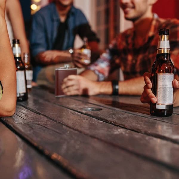 Relaxdays Kolv i rostfritt stål 200 ml alkoholtank i rostfritt stål med fickkolv i konstläder, brun