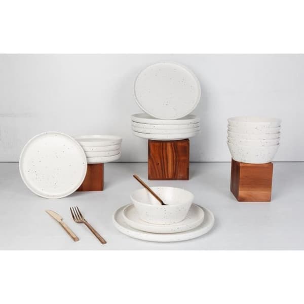 Punto White stengodsservice 18 stycken: 6 platta tallrikar D25,7cm + 6 desserttallrikar D20,3cm + 6 sopptallrikar D15,5cm