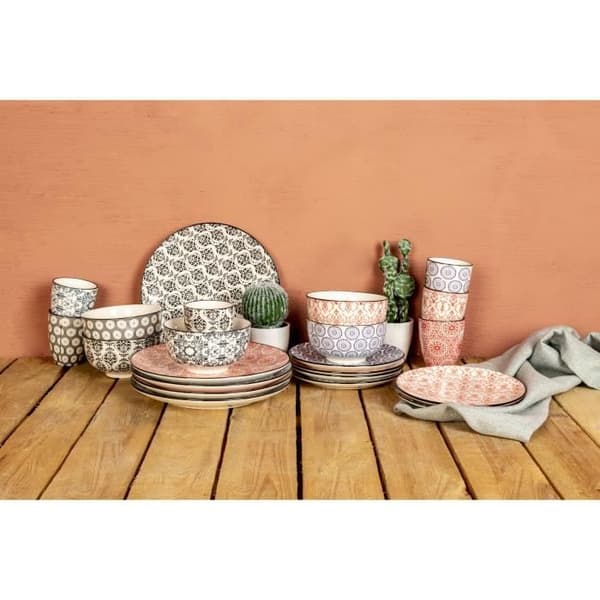 Delirio service 24 stycken: 6 platta tallrikar D23,5cm + 6 desserttallrikar D19cm + 6 skålar D13*H7cm + 6 bägare 20Cl